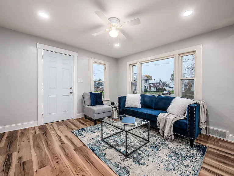 501 Oak St — Photo 2
