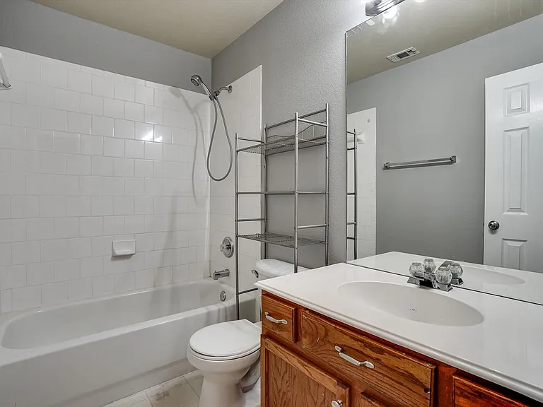 7657 Ravenhill Dr — Photo 27