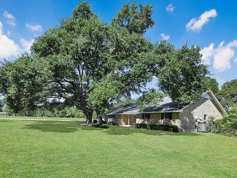 10920 Hartrick Bluff Rd — Photo 20
