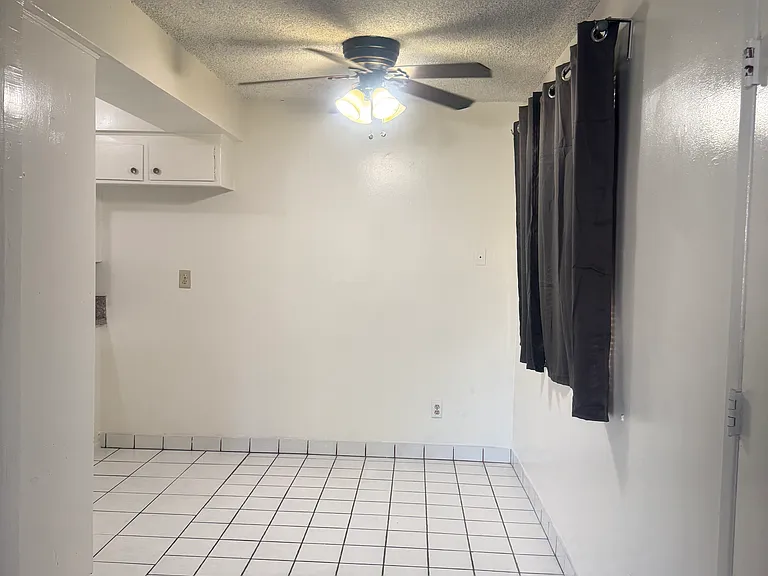 1014 Buena Vista St #5 — Photo 5