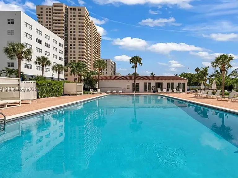 2457 Collins Ave #408 — Photo 10