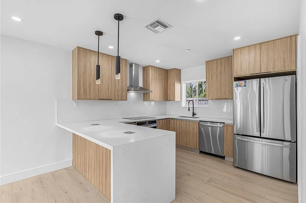 4 bed, 1600 sqft, $4,400 — Photo 2