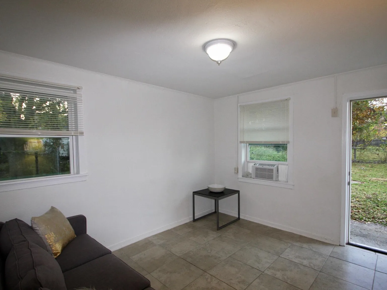 1 bed, 500 sqft, $950 — Photo 2