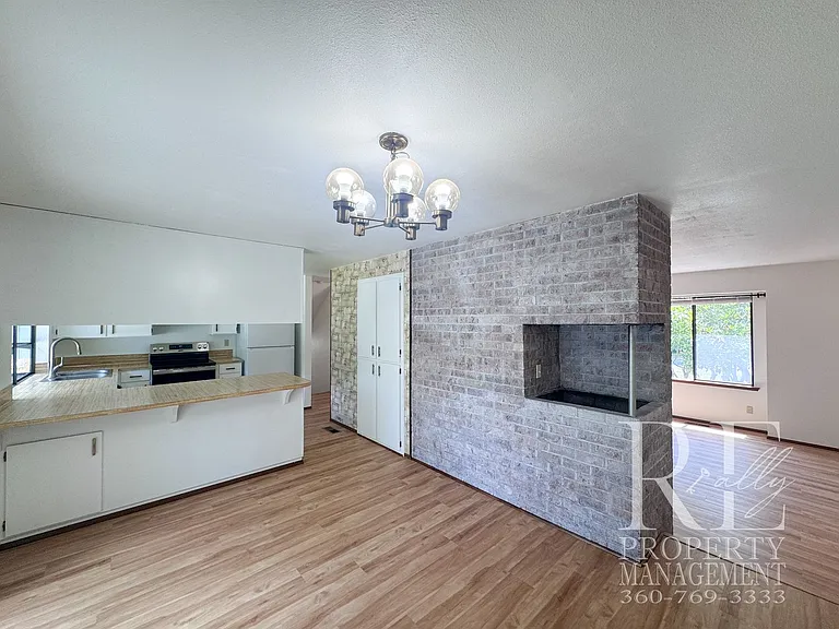 2228 NE Ridgewood Dr — Photo 13
