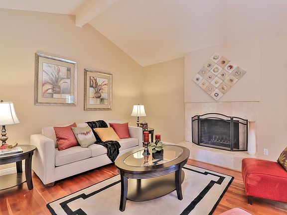 2nd image of 118 Lansberry Ct