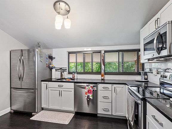 2nd image of 7 Longwood Dr APT 6