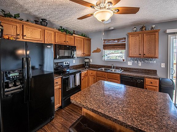3rd image of 144 Friar Tuck Dr