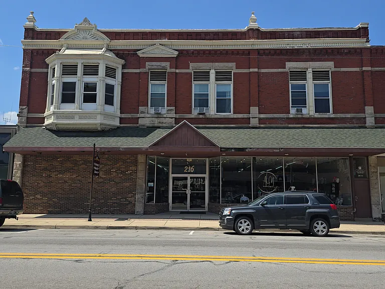 216 S Cavin St — Photo 14