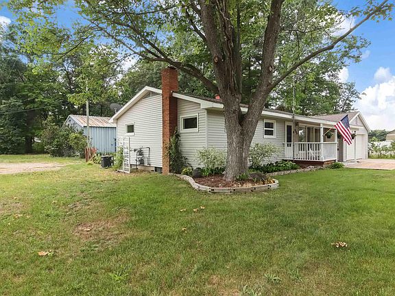 3rd image of 838 Floresta St