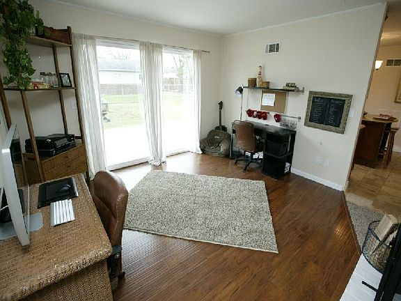4th image of 44531 Twyckingham Ln