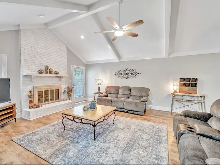 6109 Gainsborough Dr — Photo 8