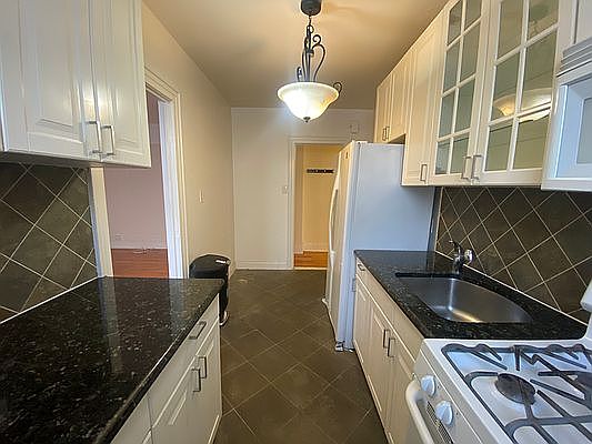 3rd image of 4133 49th St APT 3R
