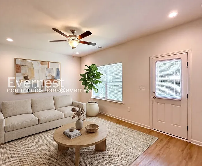 1808 Hemlock Ave — Photo 2