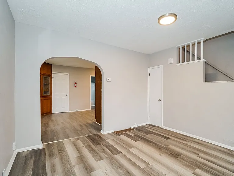 914614_020_living_room_13470271.jpg