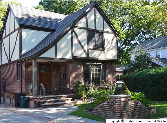 2nd image of 11 Rose Ct