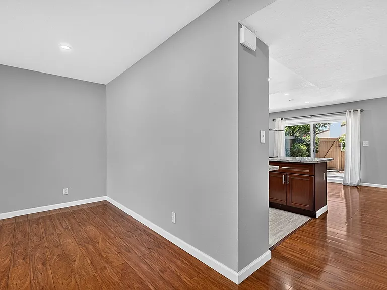 1935 Olmo Way — Photo 6