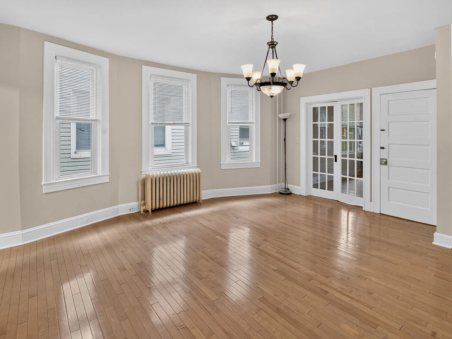 3 bed, 1440 sqft, $1,900 — Photo 3
