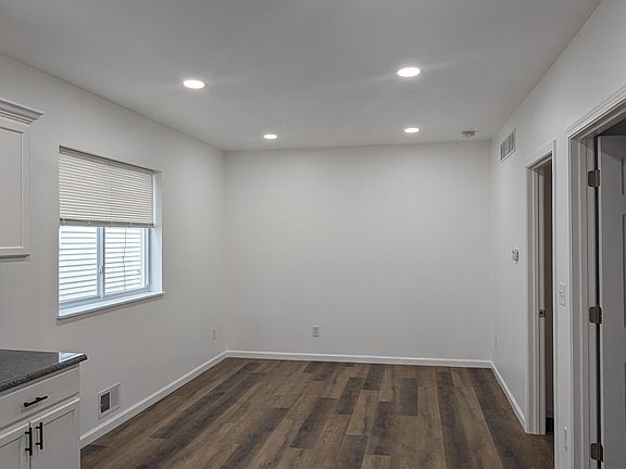 3rd image of 3102 Holbrook Ave #1