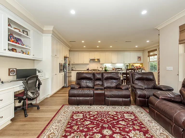 77 Devonshire — Photo 3