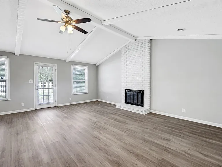 108 Lake Terrace Cir — Photo 3
