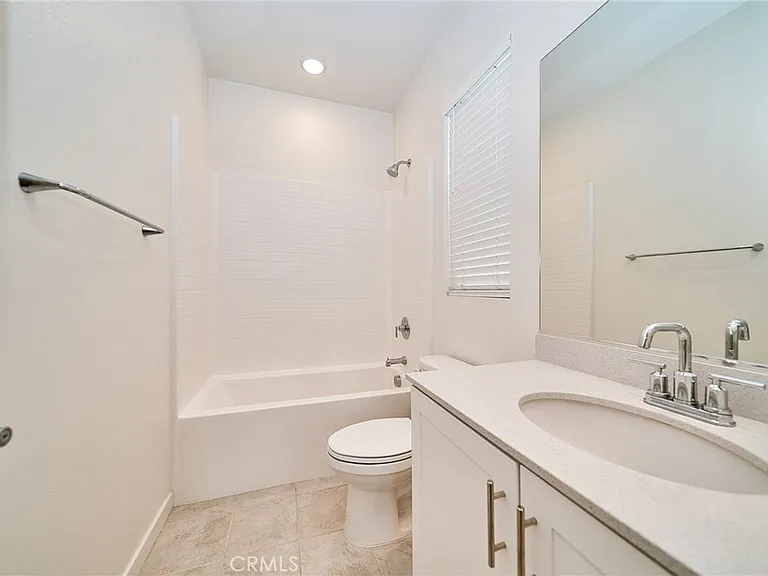 2622 E Embry Ln — Photo 21