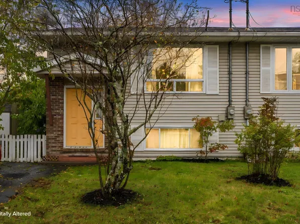 28 Kindling Cres, Middle Sackville, NS B4E 2T9