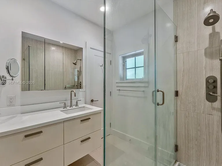 186 Edgewater Dr — Photo 17