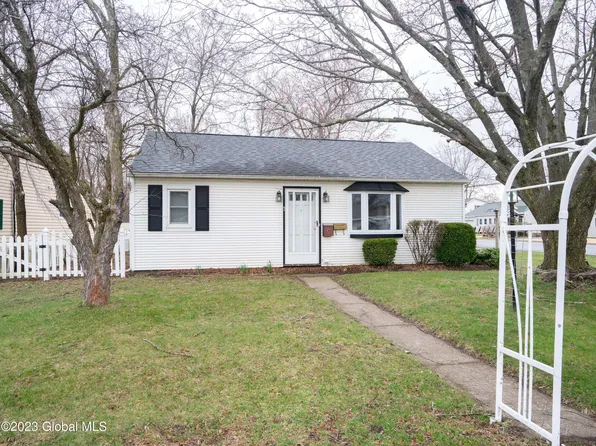 1 Kings Court, Loudonville, NY 12211