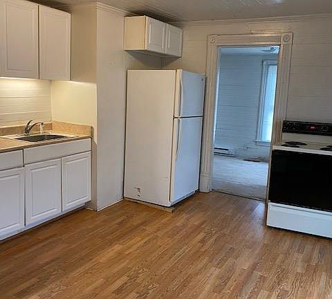 3rd image of 111 Hood St APT A