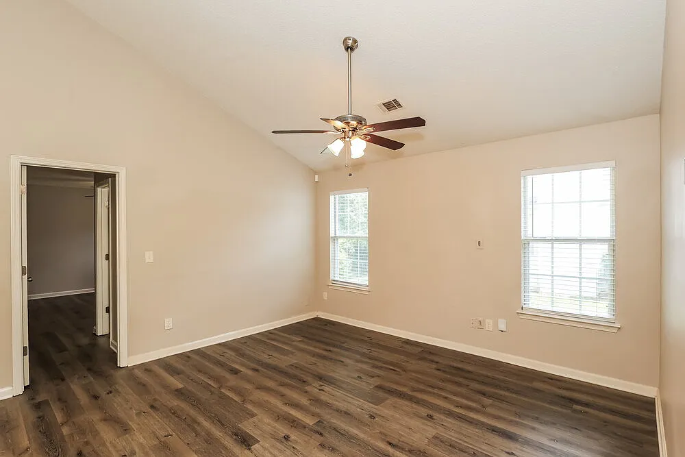 3 bed, 2.0 bath, 1172 sqft, $1,640 — Photo 4