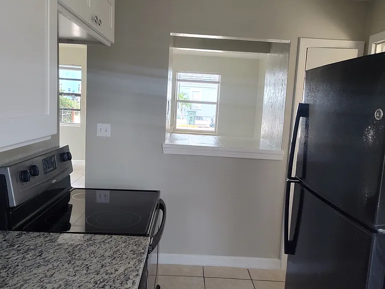 318 N Oleander Ave — Photo 17