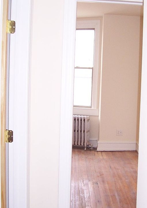 2nd image of 720 Tasker St Floor 3