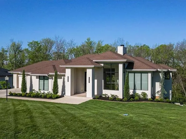 7300 NW Pampas Ln, Parkville, MO 64152