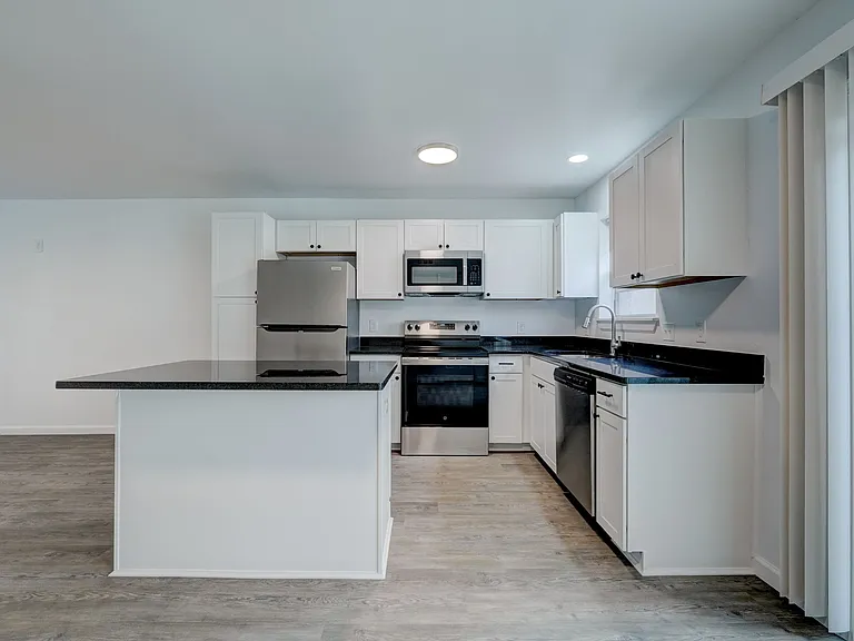2808 NW 57th St #1 — Photo 7