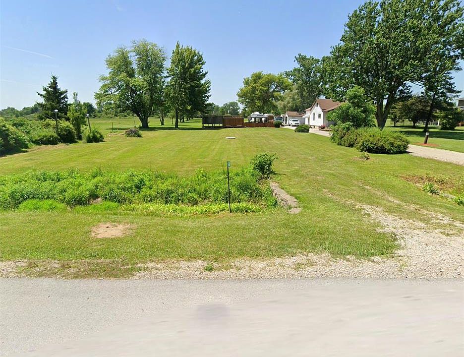 2nd image of 677 Puce Rd