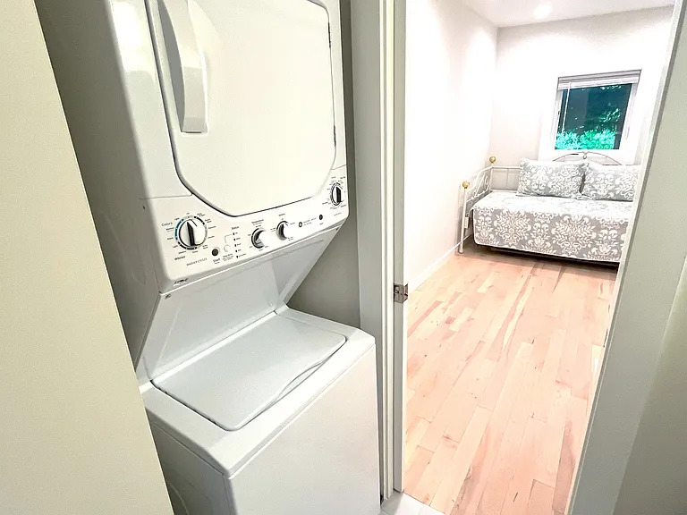 113B Plymouth Ave #B — Photo 8