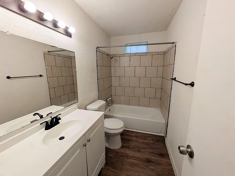 Sullivan Apartment Homes — Photo 17