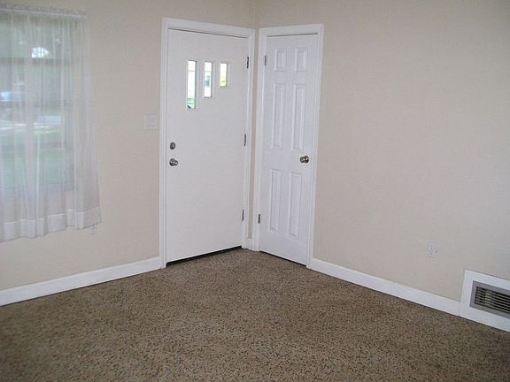 4th image of 4300 Haverstraw Ave