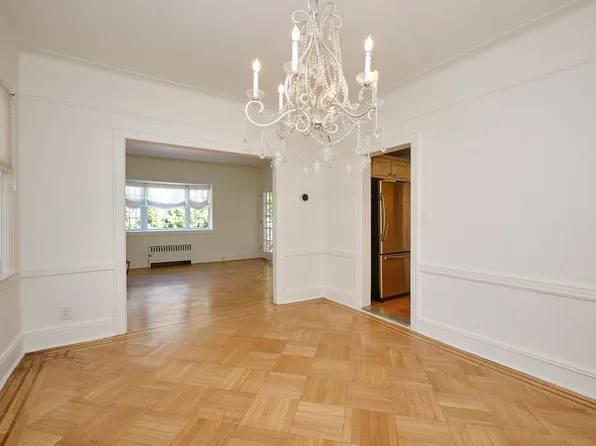 16 Colonial Gardens image 12 of 40