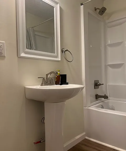 2407 Holliday St — Photo 10