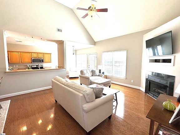 5th image of 405 Redspire Dr