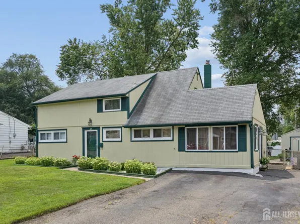 29 Pinetree Rd, Old Bridge, NJ 08857