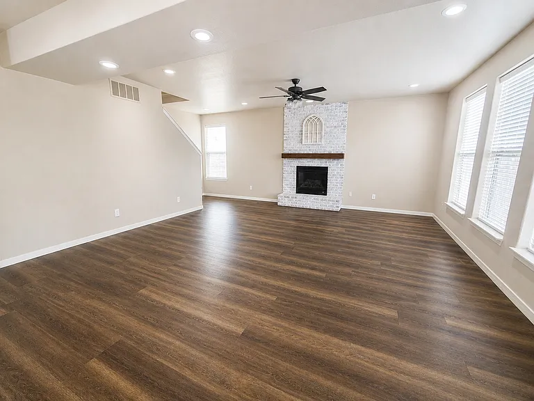 21206 Tallman Ct — Photo 14
