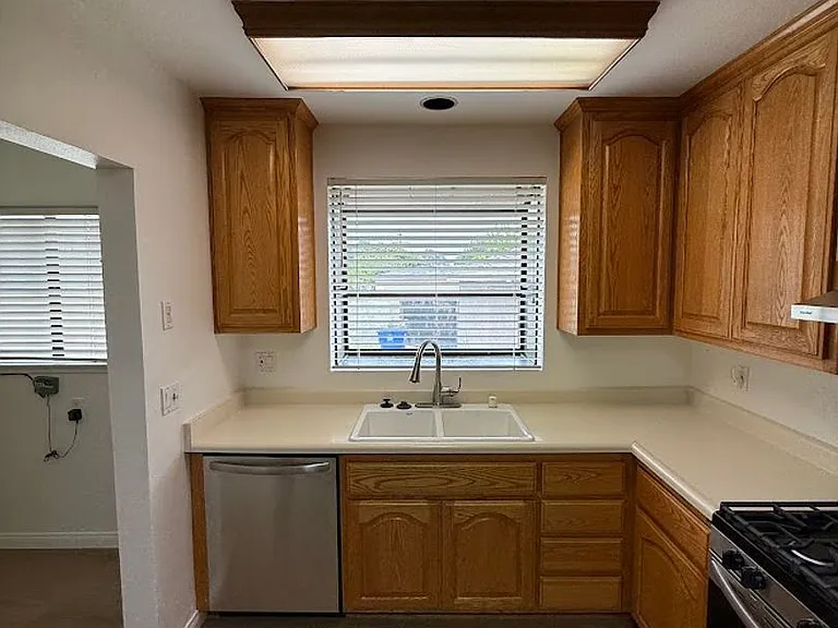 10866 Gerald Ave — Photo 12