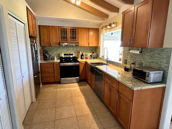 115 Mahola St, Makawao, HI 96768