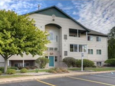 5883 Crosswinds Dr Unit 21, Norton Shores, MI, 49444
