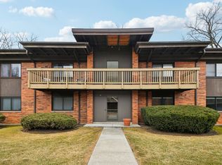 481 Duane Ter APT B2, Glen Ellyn, IL 60137