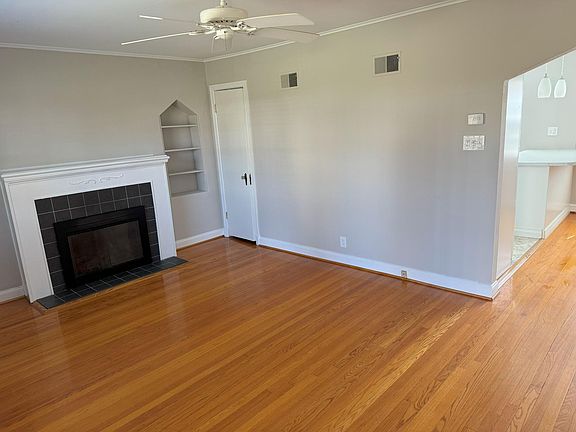 4th image of 402 W Washington Ave