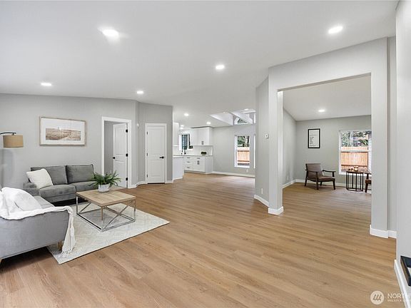 3rd image of 20307 113th Street E