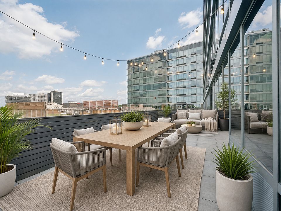 1st image of 2032 1/2 Hudson St #503